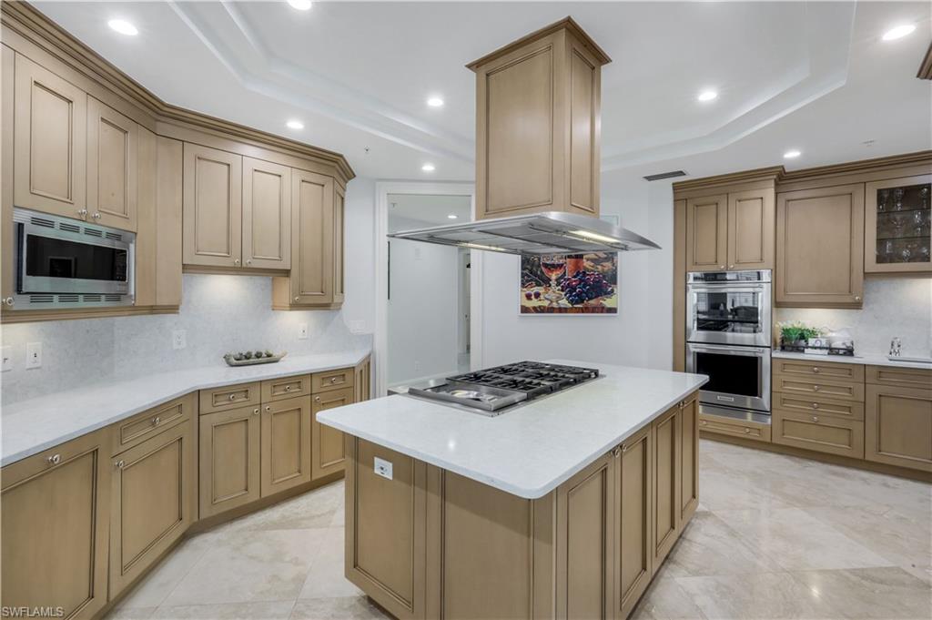 SEASONS AT NAPLES CAY - Residential