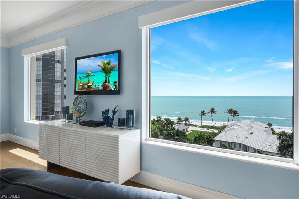 SEASONS AT NAPLES CAY - Residential