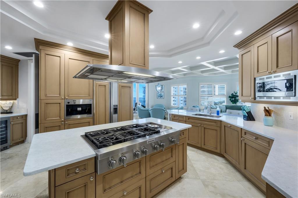 SEASONS AT NAPLES CAY - Residential