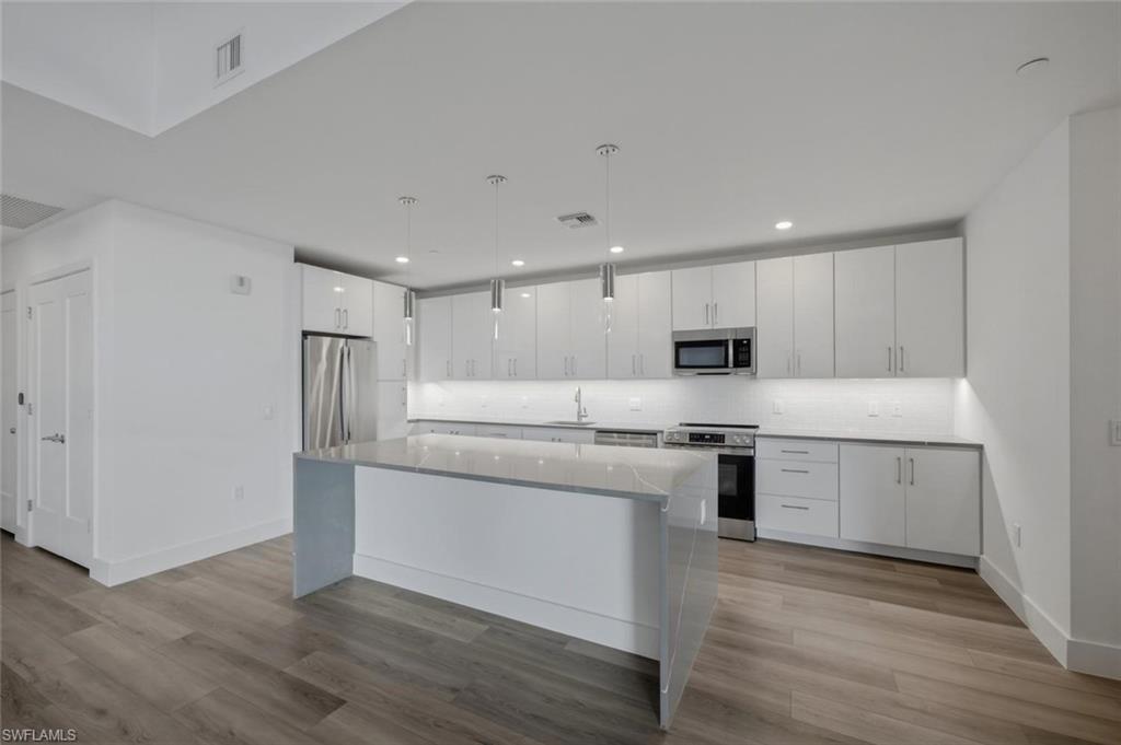 ASCENT AT METROPOLITAN NAPLES - Residential Lease