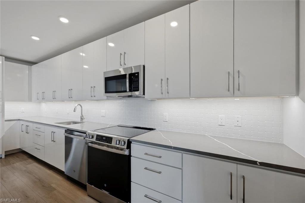 ASCENT AT METROPOLITAN NAPLES - Residential Lease