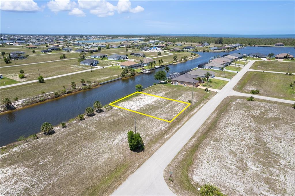 CAPE CORAL - Land
