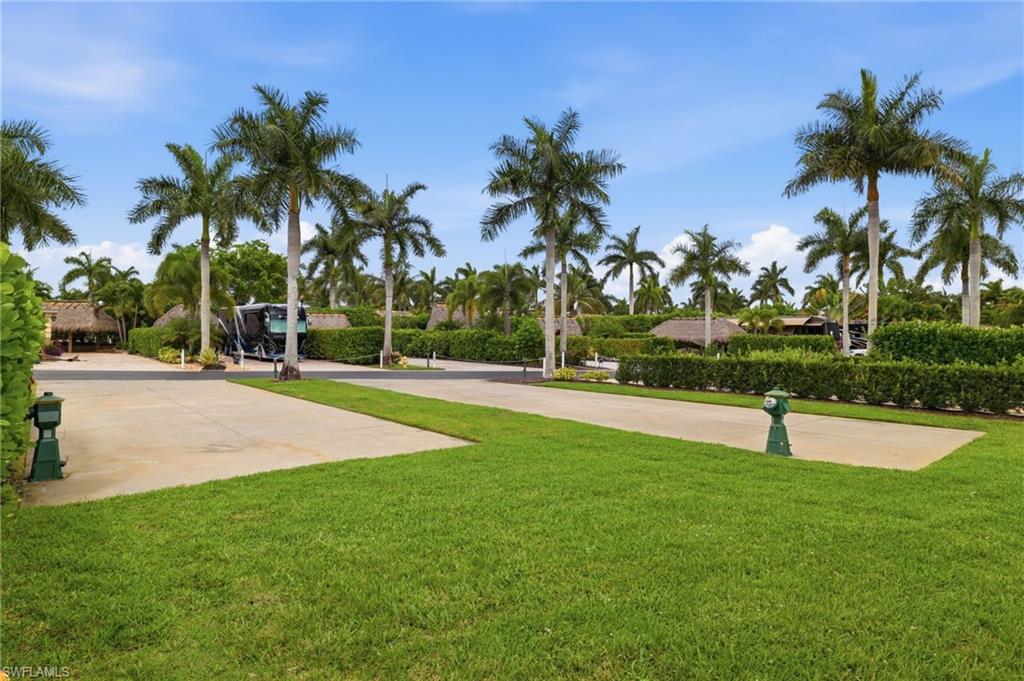 NAPLES MOTORCOACH RESORT - Land