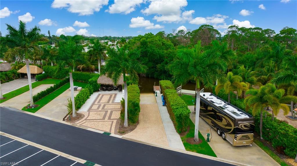 NAPLES MOTORCOACH RESORT - Land