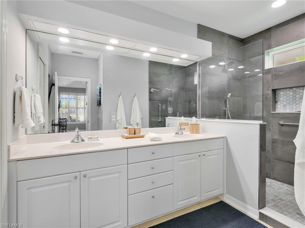 LONGSHORE LAKE - Residential