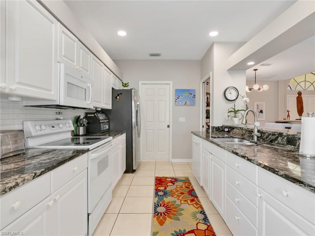 LONGSHORE LAKE - Residential