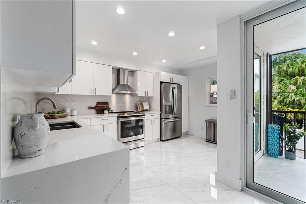 NAPLES MARINA VILLAS - Residential
