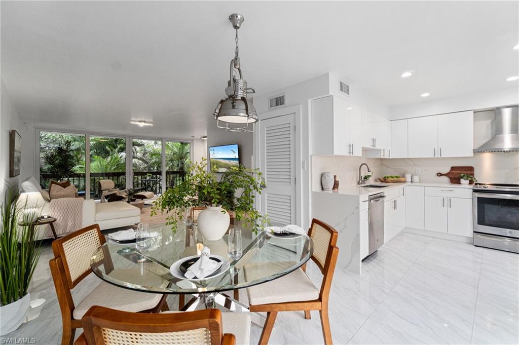 NAPLES MARINA VILLAS - Residential