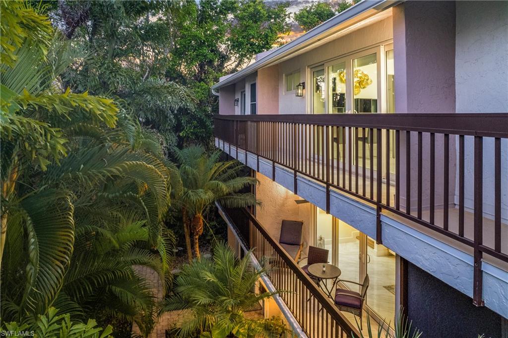 NAPLES MARINA VILLAS - Residential