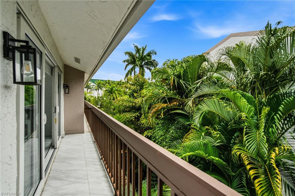 NAPLES MARINA VILLAS - Residential
