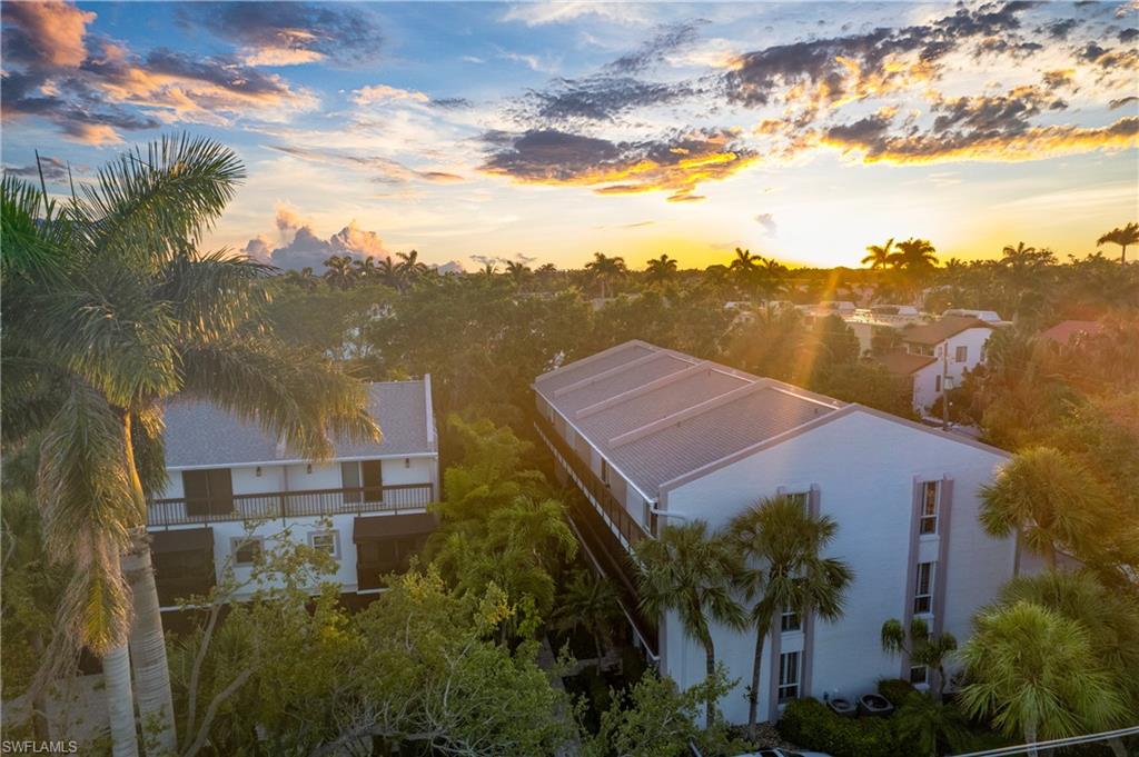 NAPLES MARINA VILLAS - Residential