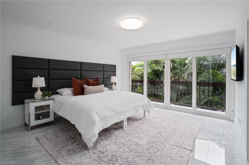 NAPLES MARINA VILLAS - Residential