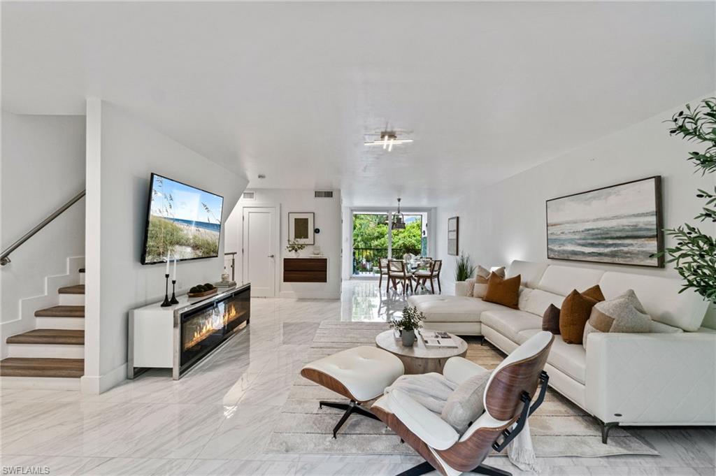 NAPLES MARINA VILLAS - Residential
