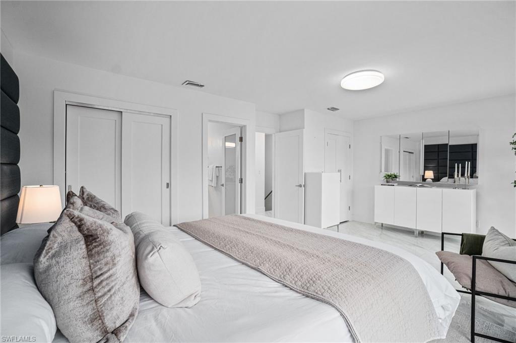 NAPLES MARINA VILLAS - Residential