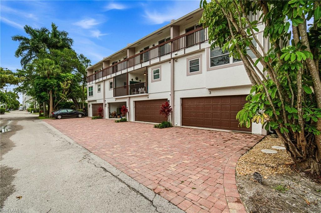 NAPLES MARINA VILLAS - Residential