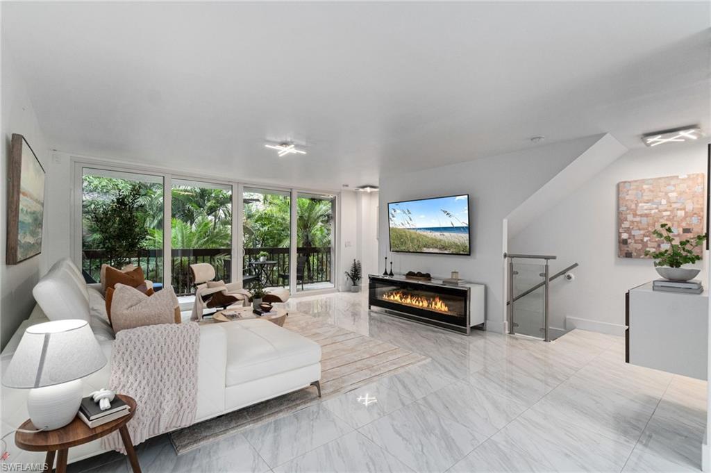 NAPLES MARINA VILLAS - Residential
