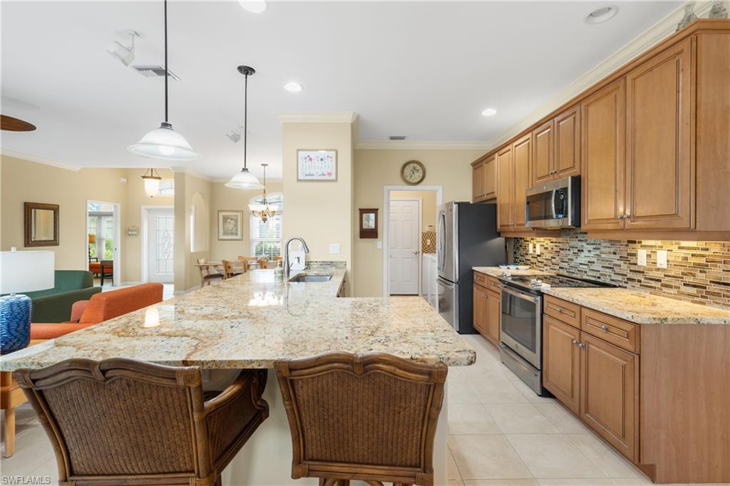 COLONIAL POINTE - Residential