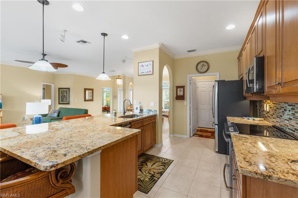 COLONIAL POINTE - Residential