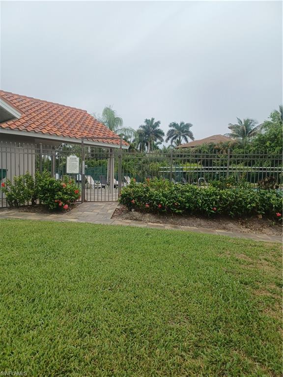 QUAIL WOODS COURTYARDS - Residential