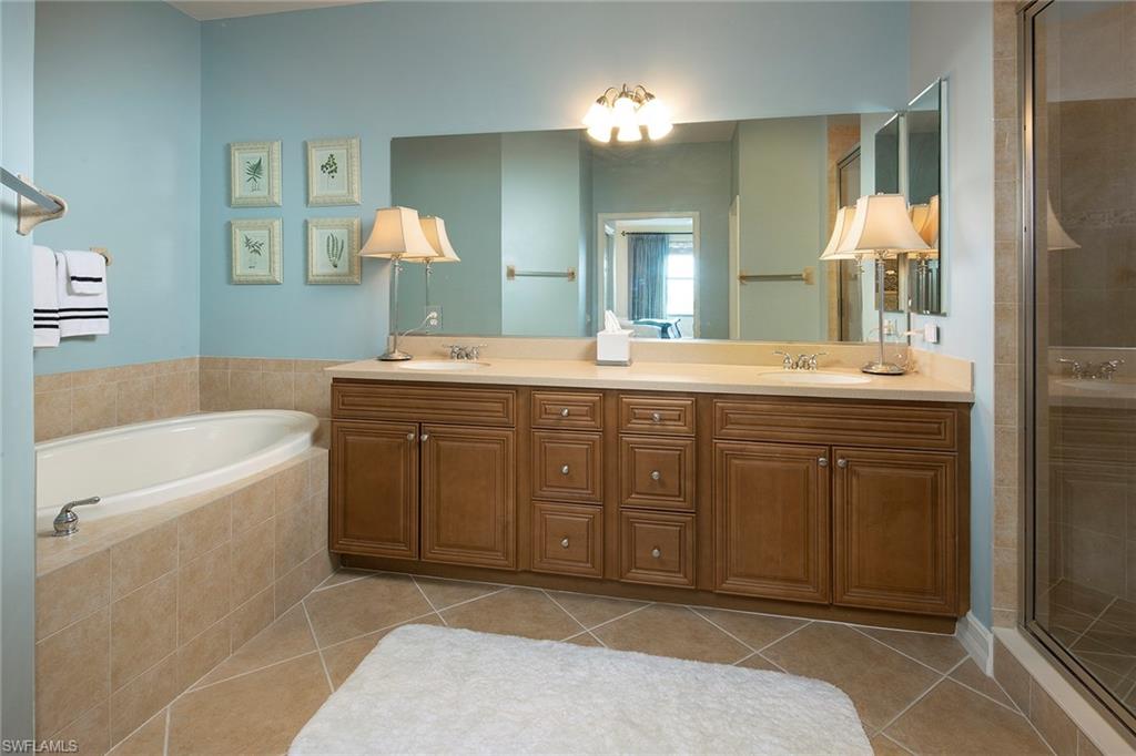 COACH HOMES AT HERITAGE BAY - Residential