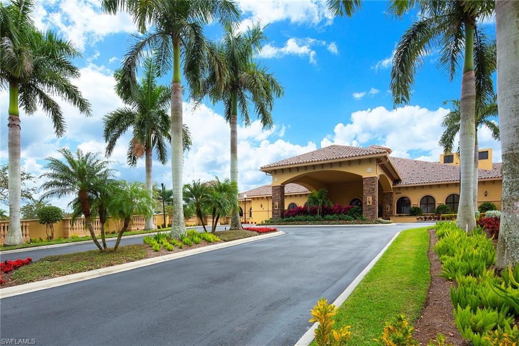 COACH HOMES AT HERITAGE BAY - Residential