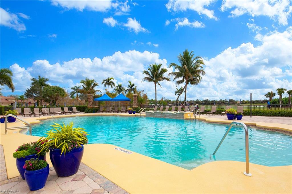 COACH HOMES AT HERITAGE BAY - Residential