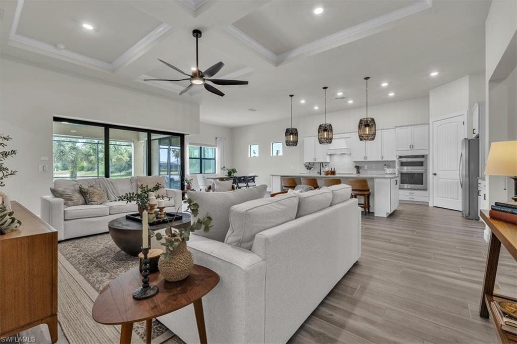 COUNTRY CLUB - Residential