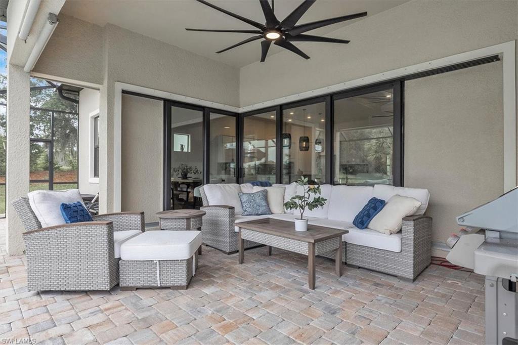 COUNTRY CLUB - Residential