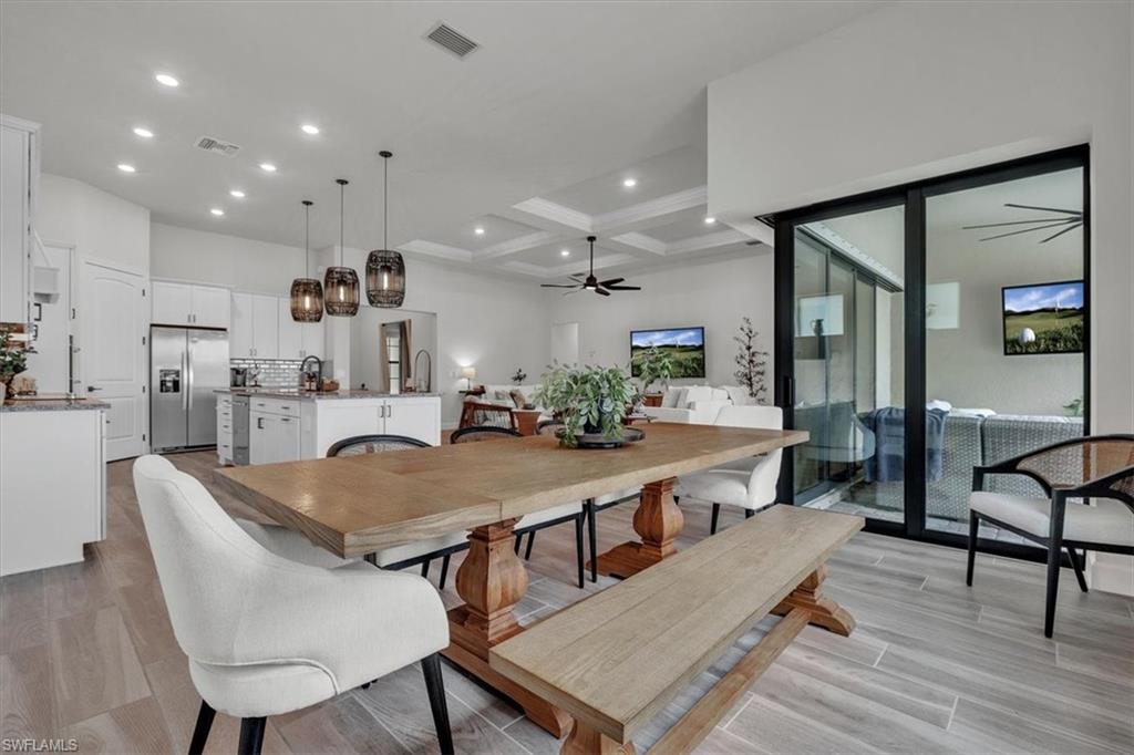 COUNTRY CLUB - Residential