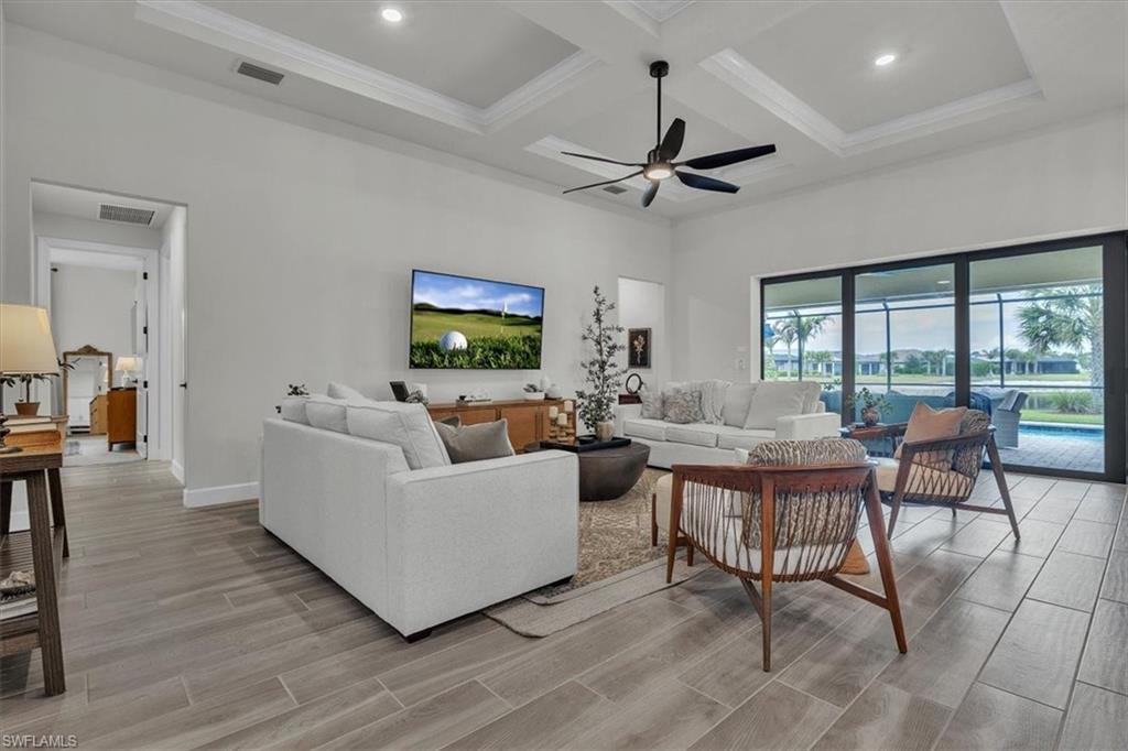 COUNTRY CLUB - Residential