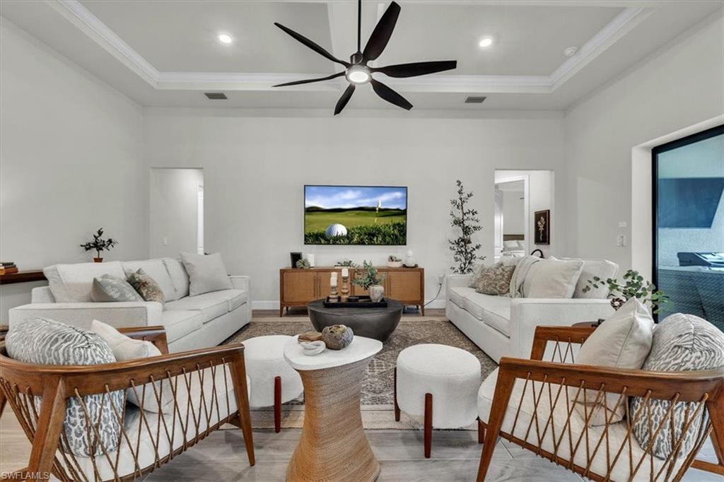 COUNTRY CLUB - Residential
