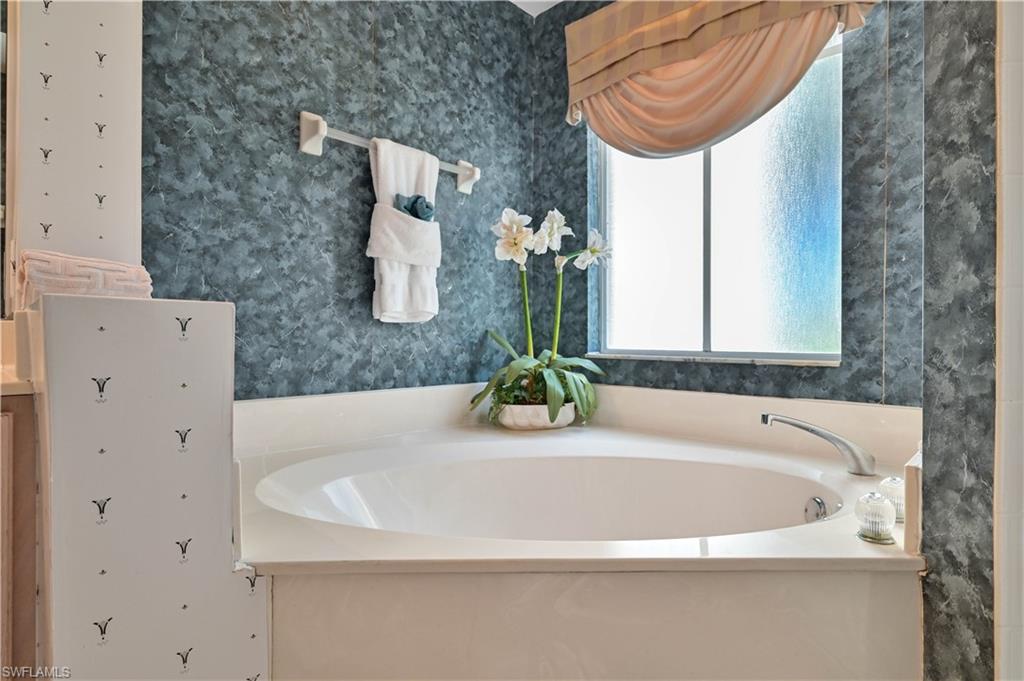 LAS BRISAS AT SPANISH WELLS - Residential