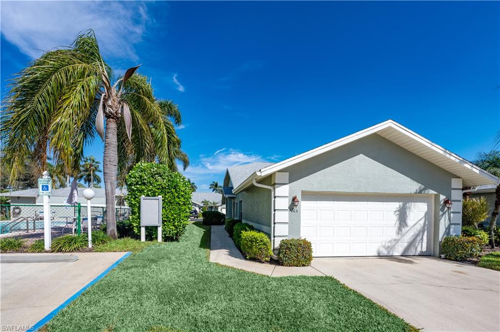 ROYAL VILLAS - Residential