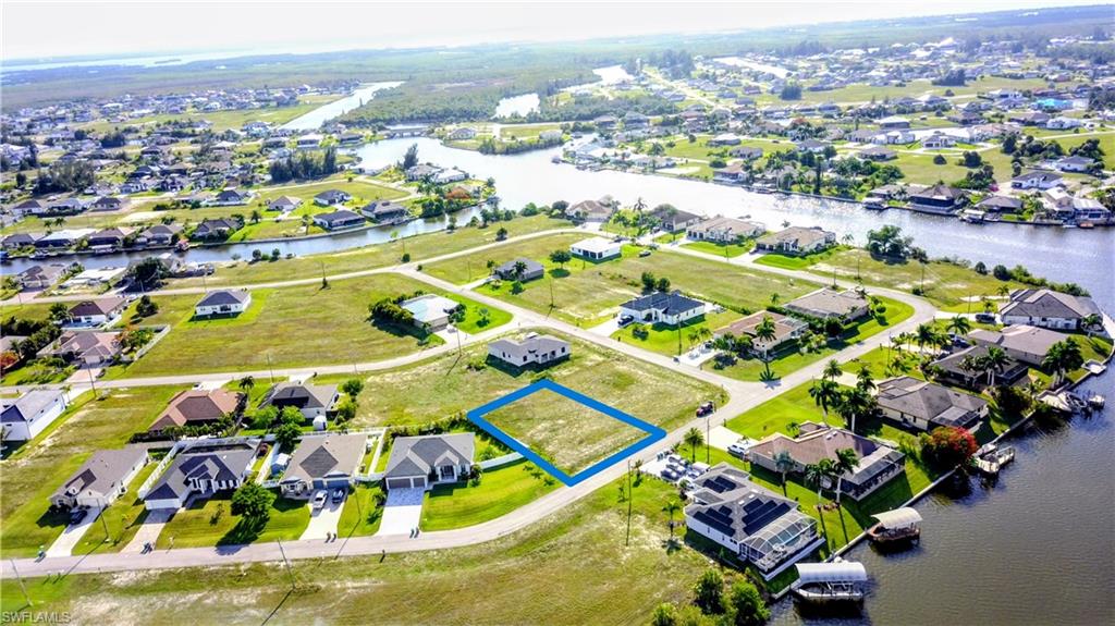 CAPE CORAL - Land