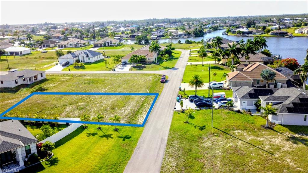 CAPE CORAL - Land