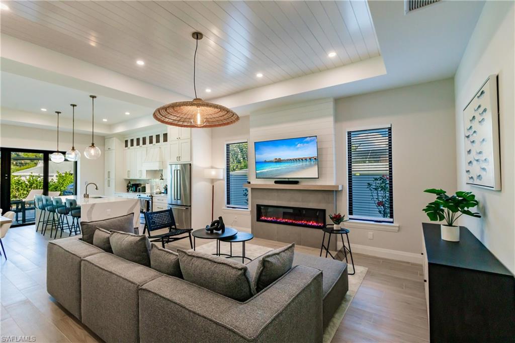 NAPLES PARK - Residential