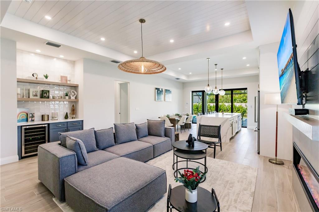 NAPLES PARK - Residential