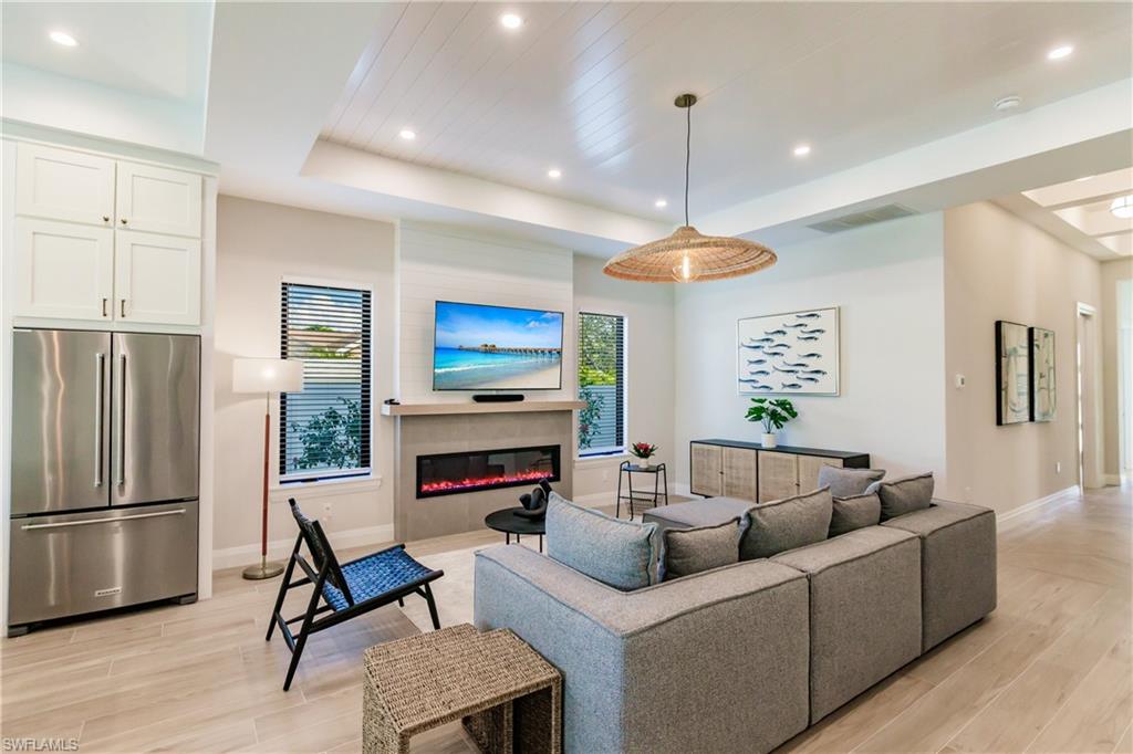 NAPLES PARK - Residential