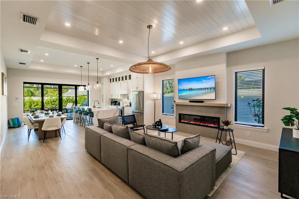 NAPLES PARK - Residential