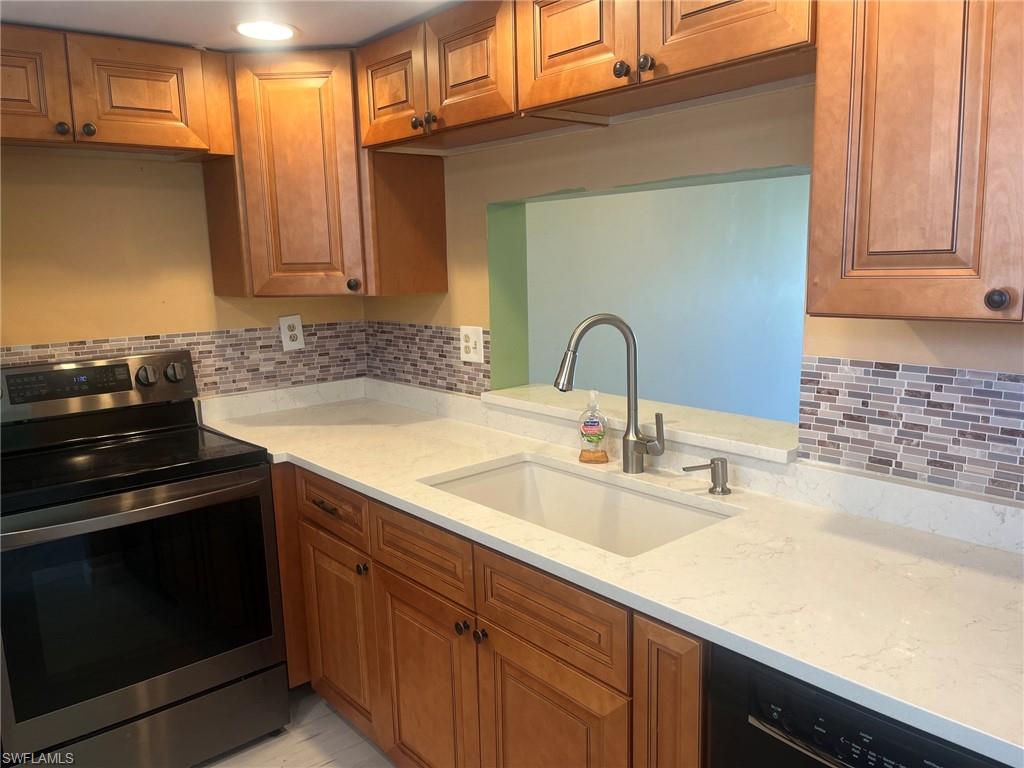 SEVEN LAKES - Residential