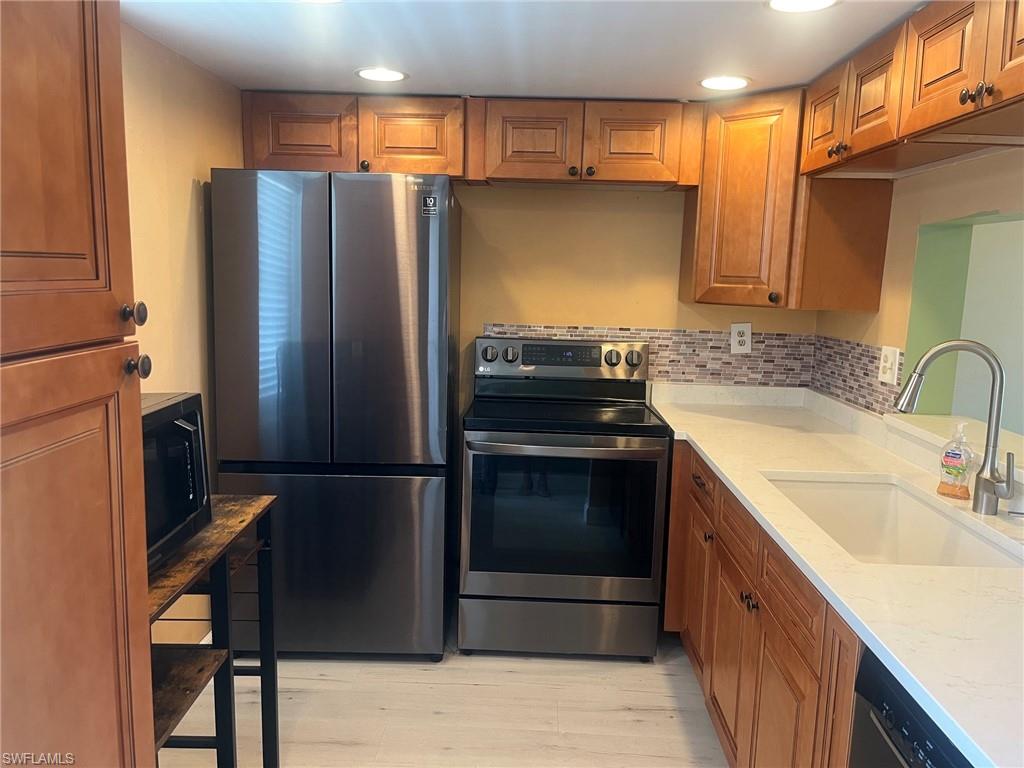 SEVEN LAKES - Residential