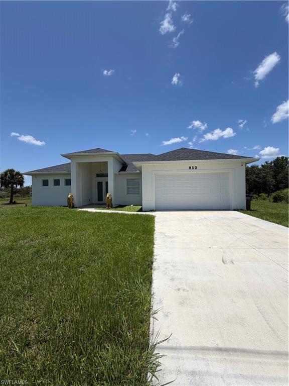 Beautiful modern property on large land of medium acre
Discover this spectacular house designed to provide comfort, security and elegance. The property has 4 large bedrooms and 2 full bathrooms, 10 feet high ceilings that provide a feeling of spaciousness and luminosity in all spaces.
Among its features are the impact windows, security system with 8 cameras installed around the entire property and smart doorbell with camera for greater peace of mind.
The kitchen is equipped with modern appliances and the house has an alkaline water system for the well-being of the whole family. The elegant modern porcelain floors and glass doors in the bathrooms add a contemporary and sophisticated touch.
The windows are equipped with electric blinds for comfort. In addition, you can enjoy a large closed terrace with screen, perfect for family gatherings or moments of outdoor relaxation.
Located on a spacious land of half an acre, this property offers large outdoor areas and an automatic irrigation system (sprinklers) to keep the garden in excellent condition.
An exceptional opportunity for those looking for space, technology, security and modern finishes in one place.