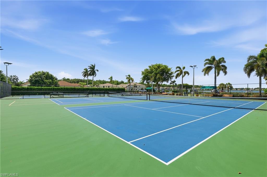 ROYAL VILLAS - Residential