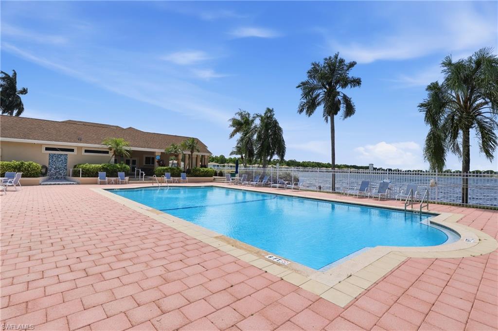 ROYAL VILLAS - Residential