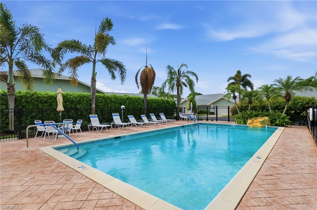 ROYAL VILLAS - Residential