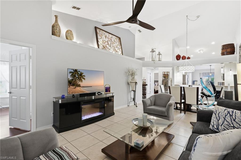 ROYAL VILLAS - Residential