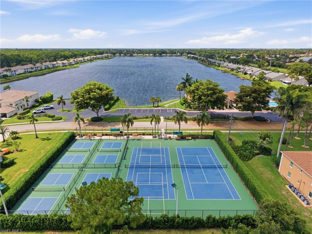 ROYAL VILLAS - Residential