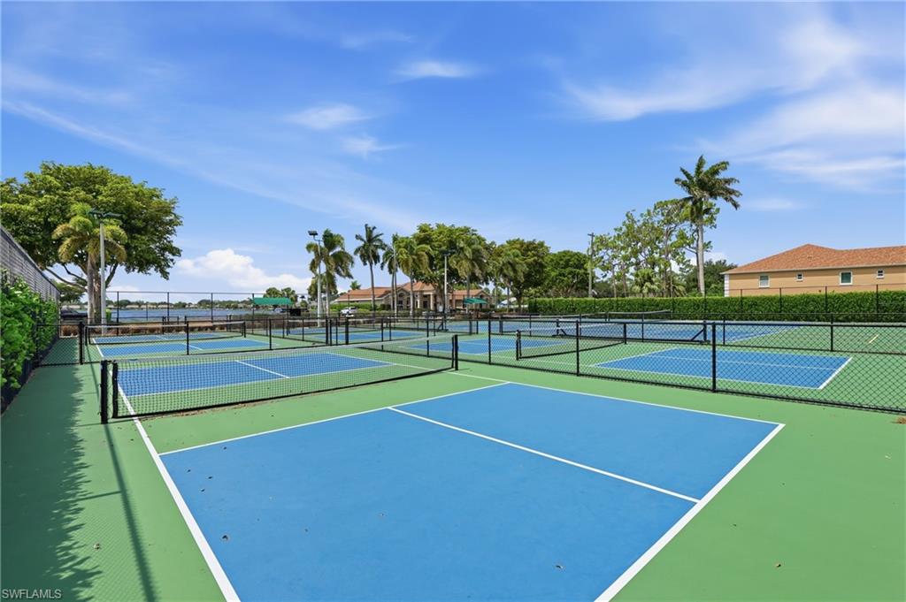 ROYAL VILLAS - Residential