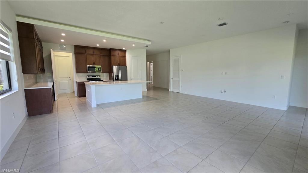 MAPLE RIDGE - Residential Lease