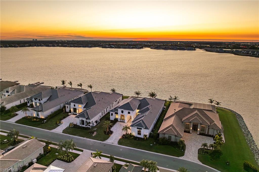ESPLANADE LAKE CLUB - Residential